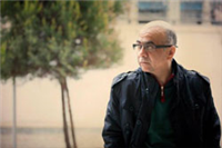 برخی از نویسندگان فقط از تاریخ رونویسی می‌کنند